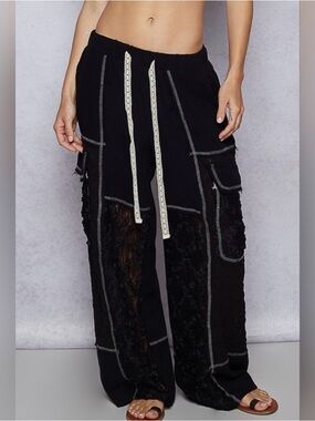 POL Boho Grunge Lace Gauze Mixed Media Contrast Stitch
Cargo Joggers 😍 NWOT